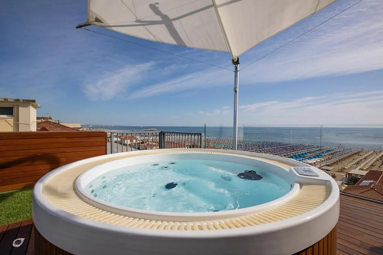Apartman Beachfront Penthouse With Private Parking Camaiore Olaszország