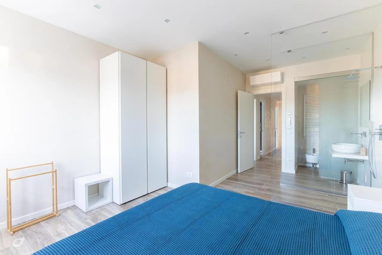 Beachfront Penthouse With Private Parking Camaiore